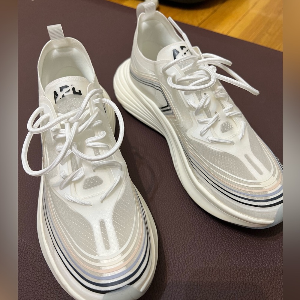 APL Women’s Streamline, size 6.5